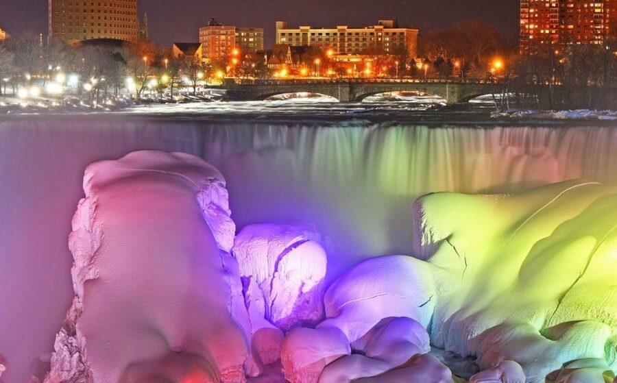 From Toronto: Winter Wonder of Niagara Falls Tour - Guides can make or break the long day