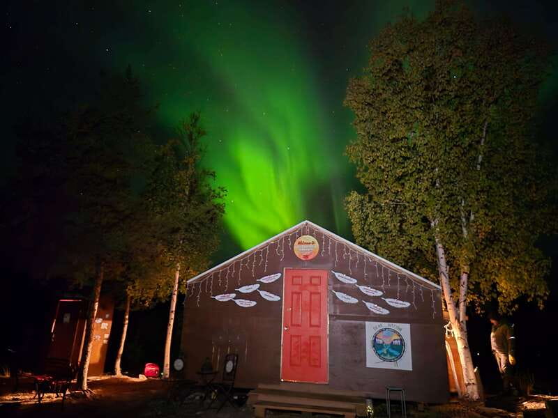 From Yellowknife: Aurora Borealis Tour with Cozy Cabin Base - A warm cabin changes the Aurora game