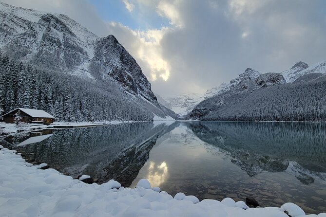 Glaciers, Mountains & Lakes - Lake Louise: one hour and 15 minutes by the water