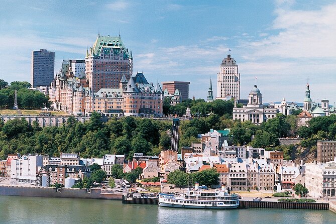 Guided Tour of the Fairmont Le Chateau Frontenac in Quebec City - The style of the guides makes the difference