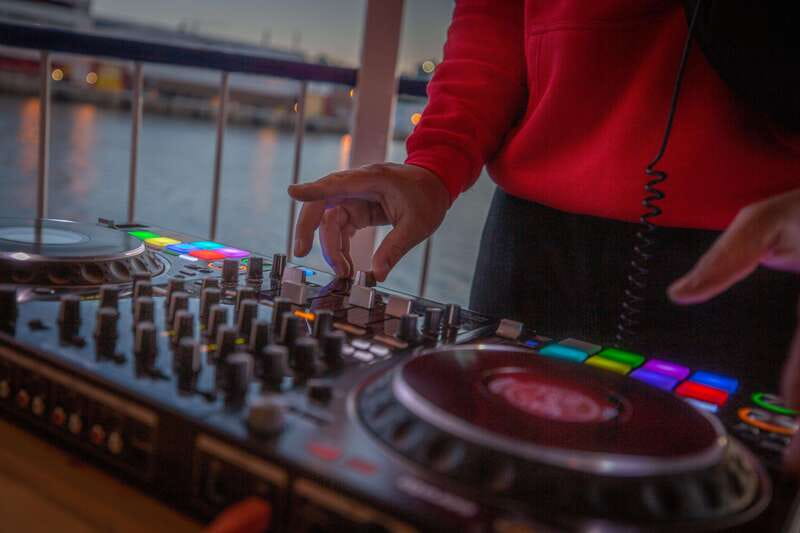 Halifax: Party Cruise on the Harbour Queen - The onboard bar and your real budget