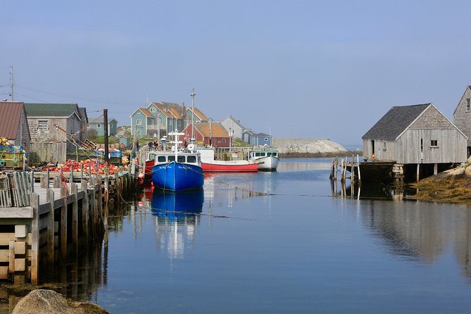 Halifax: Peggy's Cove tour - The lighthouse and the Atlantic shoreline