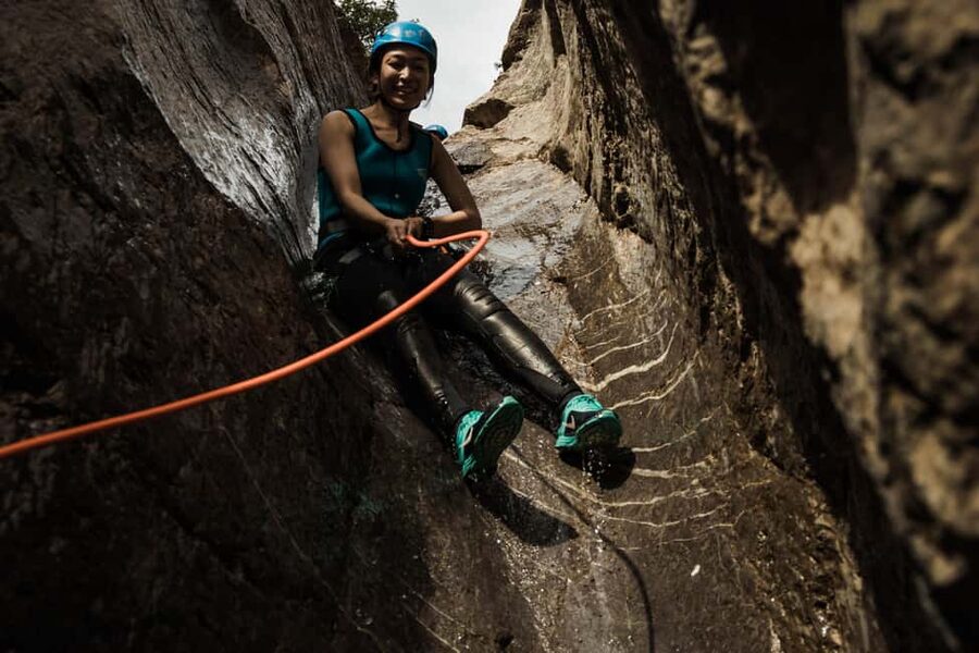 Heart Creek Canyoning tour - Beginner friendly - Near Banff - The 18-meter waterfall rappel