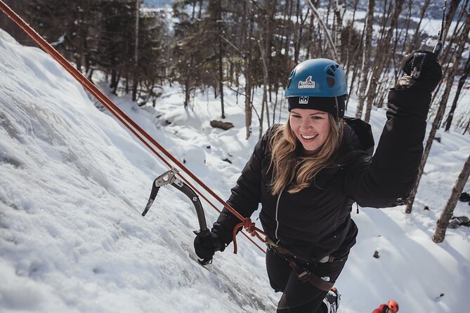 Ice Climbing Initiation in Mont-Tremblant - Learning the gear and climbing basics