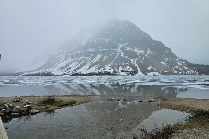 Icefields Parkway and Abraham Lake Bubbles Private Tour - Bow Lake offers a calmer winter view