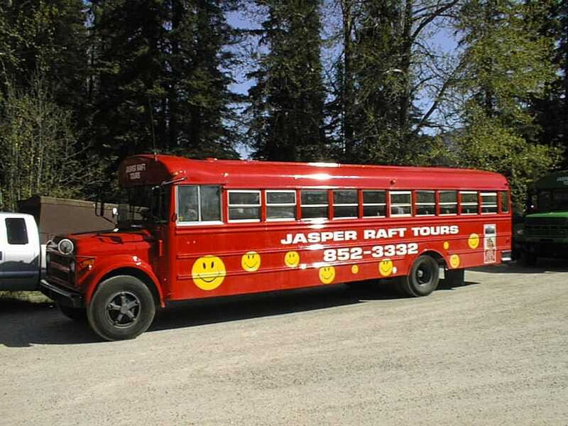 Jasper: Jasper National Park Easy 2-Hour Rafting Trip - What the guide adds to the river ride