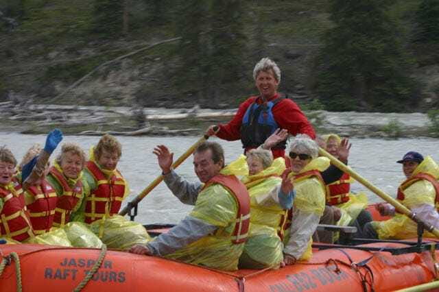Jasper: Jasper National Park Easy 2-Hour Rafting Trip - The scenery is the real headline