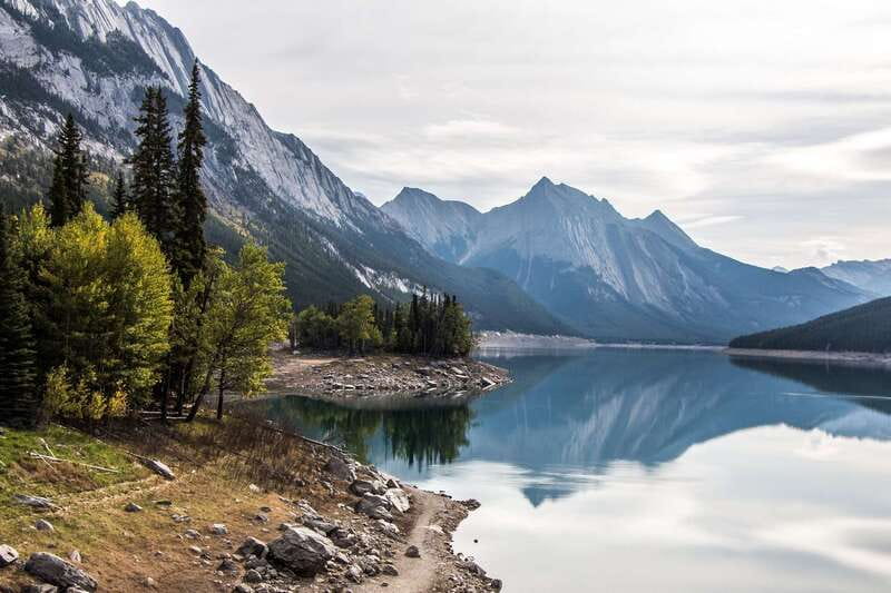 Jasper: Maligne Valley Wildlife & Spirit Island Cruise - Who should book this tour?