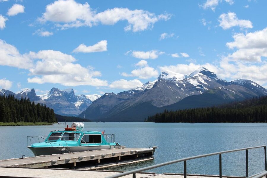 Jasper: Maligne Valley Wildlife & Spirit Island Cruise - Weather, wildlife, and useful preparation