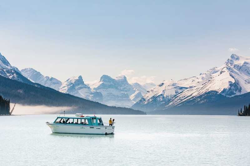 Jasper National Park: Maligne Lake Cruise With Guide - What the guides add to the scenery