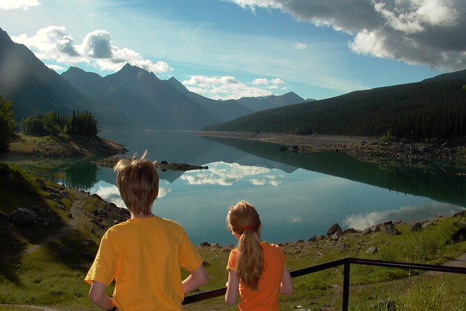 Jasper National Park Tour: Maligne Valley, Medicine Lake and Spirit Island - The hiking alternative at Maligne Lake