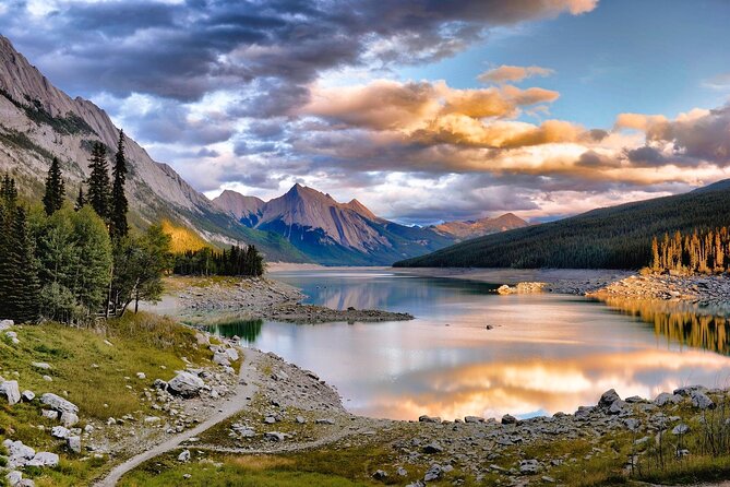 Jasper National Park Tour: Maligne Valley, Medicine Lake and Spirit Island - Weather and seasonal limits