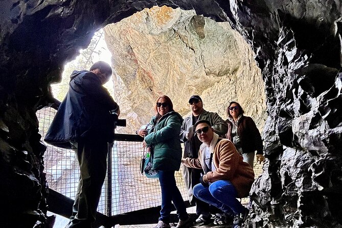 Johnston Canyon, Lake Louise & Banff: Small-Group Day Tour - Johnston Canyon starts the day on foot