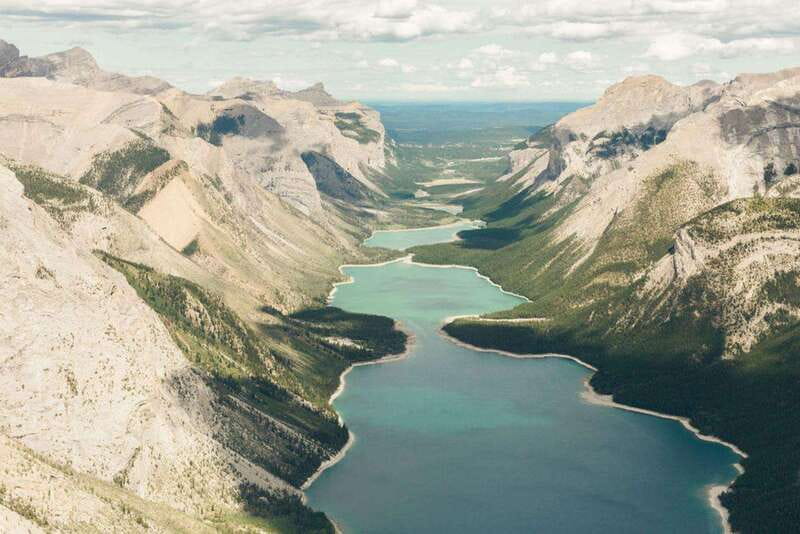 Kananaskis: 30-Minute Heli Tour of Minnewanka Lake and Banff - A wide Rocky Mountain view in only 30 minutes