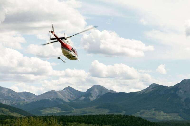 Kananaskis: 30-Minute Heli Tour of Minnewanka Lake and Banff - What the pilots add to the experience
