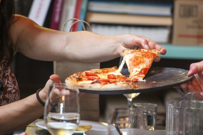 Kelowna: #1 Rated Walking Food Tour with 7 Tastings and 4 Drinks - Why this Kelowna food walk works so well