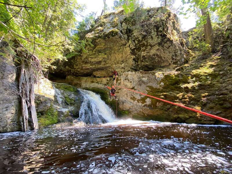 Kelowna: Adrenaline Canyoning Tour - The 20-minute walk back