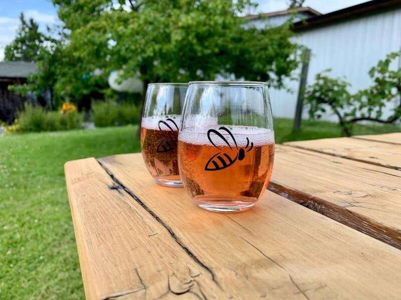 Kelowna: E-Bike Bee Tour w/ Tastings, Lunch, and Audioguide - Four artisan honeys with local flavours