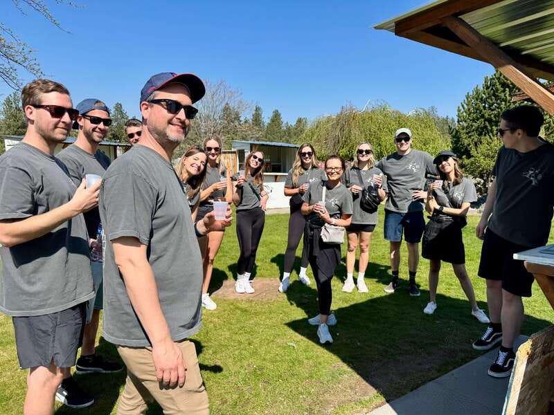Kelowna: E-Bike Bee Tour w/ Tastings, Lunch, and Audioguide - Starting at Lakeside Eco-Sports