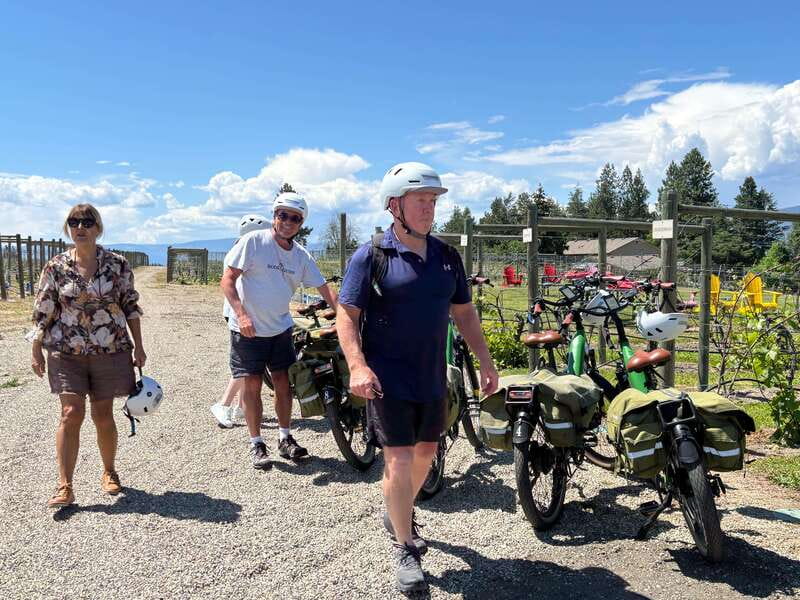 Kelowna: E-Bike Guided Wine Tour with Lunch & Tastings - How the guides shape the day