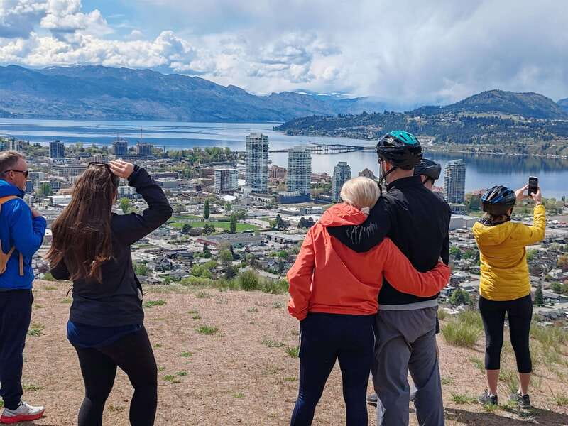 Kelowna: E-Bike Rental with In-App Navigation Guide - Getting comfortable on the Envo e-bike