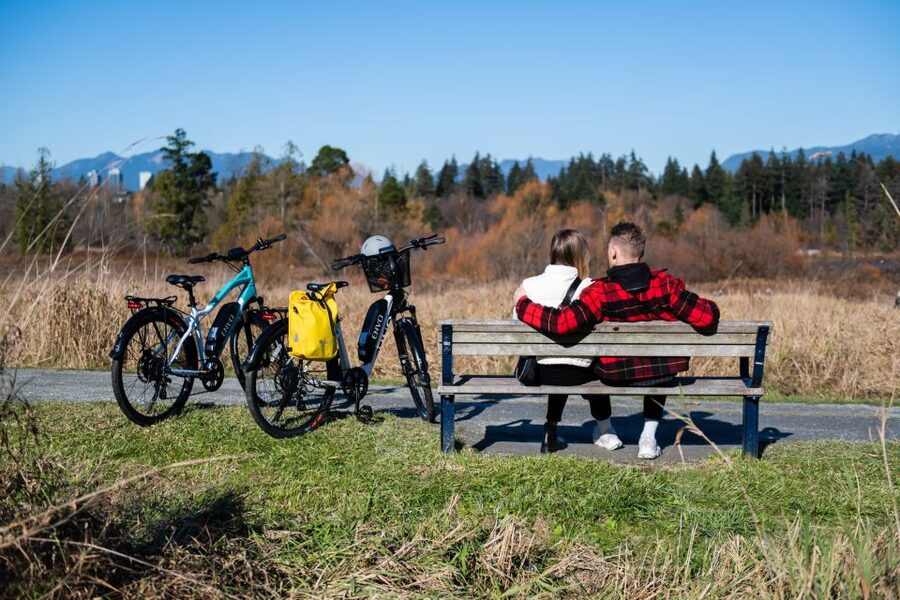 Kelowna: E-Bike Ride and Axe Throwing Adventure - What to wear and bring