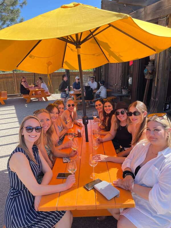 Kelowna: East Kelowna Full Day Guided Wine Tour - A 90-minute lunch break at Maestro’s