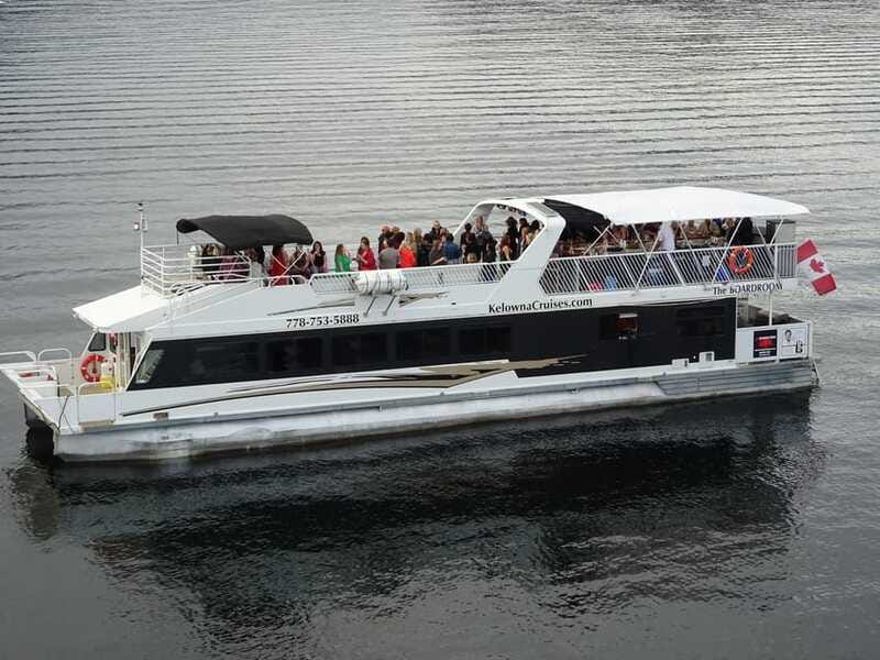 Kelowna: Okanagan Lake Afternoon Cruise - Sailview Bay and the lakeside homes