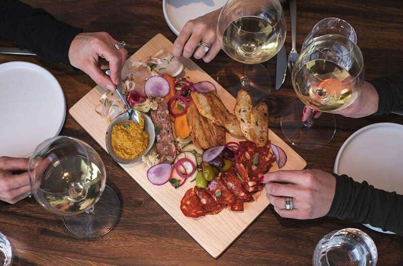 Kelowna: Sunset Sip Wine Tour - The guide can make or break the afternoon