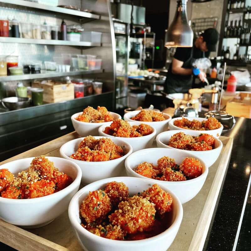 Kelowna: Walking Food Tour with 7 Tastings and 4 Drinks - Key points at a glance