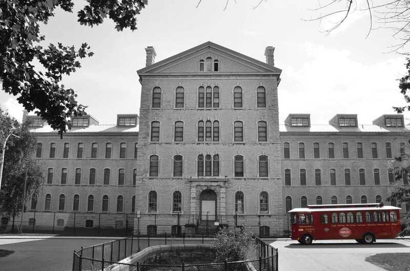 Kingston: Ghosts and Mysteries Trolley Tour - Ghostly characters and reenactments