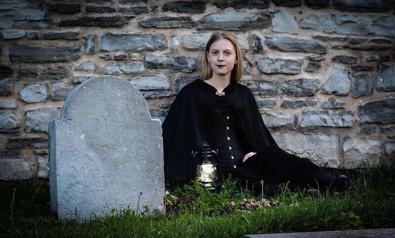 Kingston: Haunted Night Walking Tour - The walk between each stop