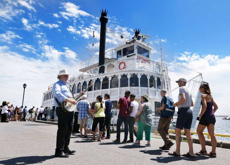 Kingston: Heart of the Thousand Islands Riverboat Cruise - A three-hour route through cottage islands and narrow channels