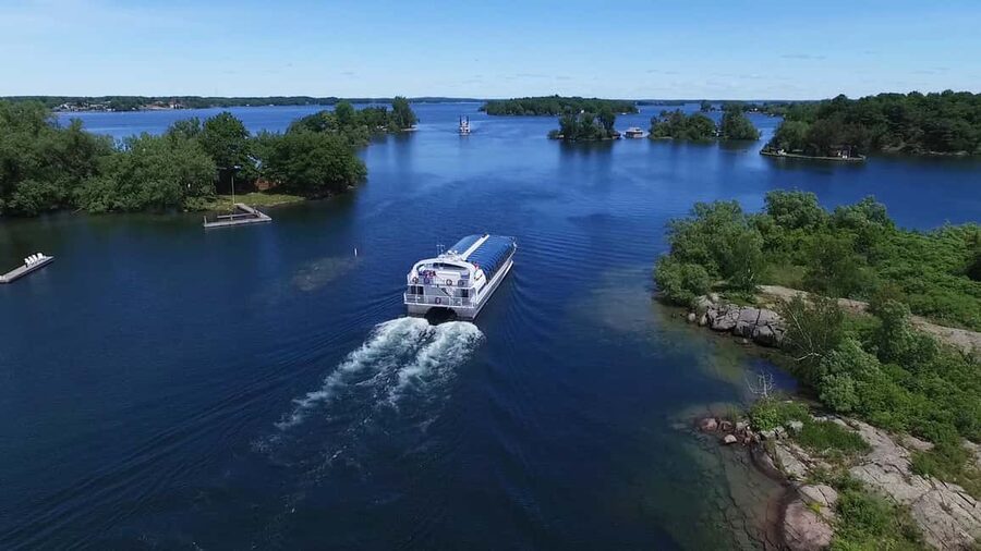 Kingston: Lunch Cruise of Thousand Islands - Live music, stories, and the sound level