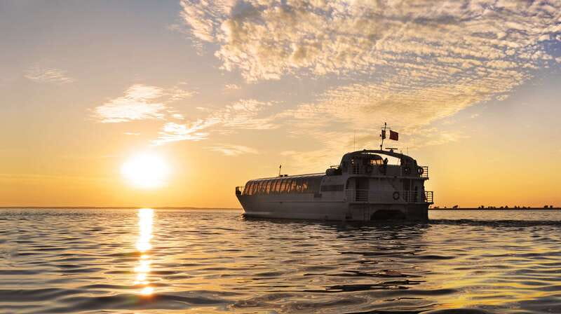 Kingston: Sunset Dinner Cruise - Choosing between the Island Queen and Island Star