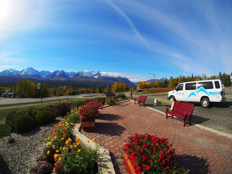 Kluane National Park: Full Day Tour - Haines Junction and Da Kų Cultural Center