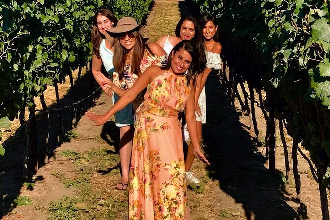 Lake Country Full Day Lunch Wine Tour-Incl. Tastings & Guide Grat - Quick takeaways for your Lake Country wine day
