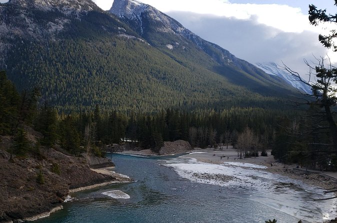 Lake Louise and Banff Day Trip - Two hours in Banff town