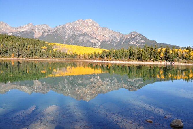 Lake Louise 、Moraine and Emerald Lake Tour from Calgary Banff - Natural Bridge and the force of the river