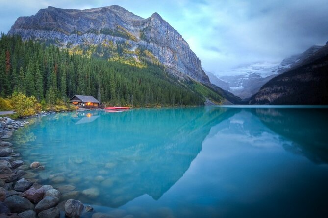 Lake Louise 、Moraine and Emerald Lake Tour from Calgary Banff - The early start from Calgary, Canmore, or Banff
