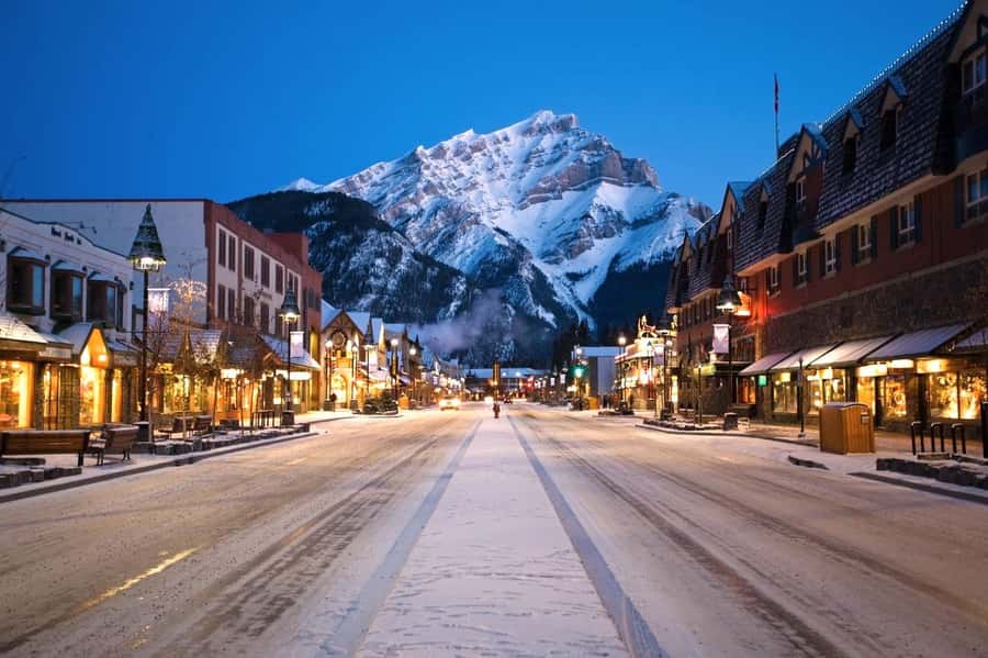 Lake Louise, Moraine, & Emerald: From Calgary/Canmore/Banff - Banff town for shops, snacks, and a final break