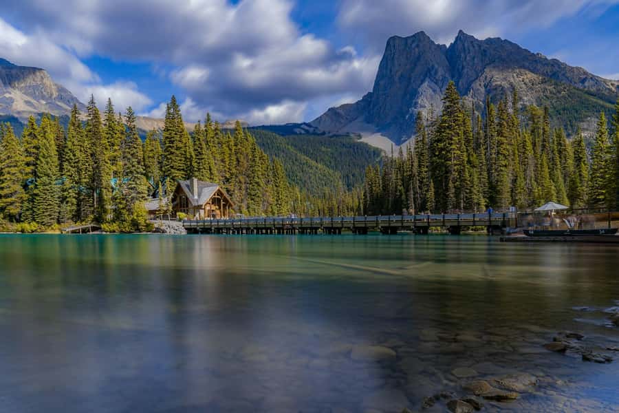 Lake Louise,Moraine,Emerald Lake,Johnston Canyon & BanffTour - The guide and vehicle shape the experience