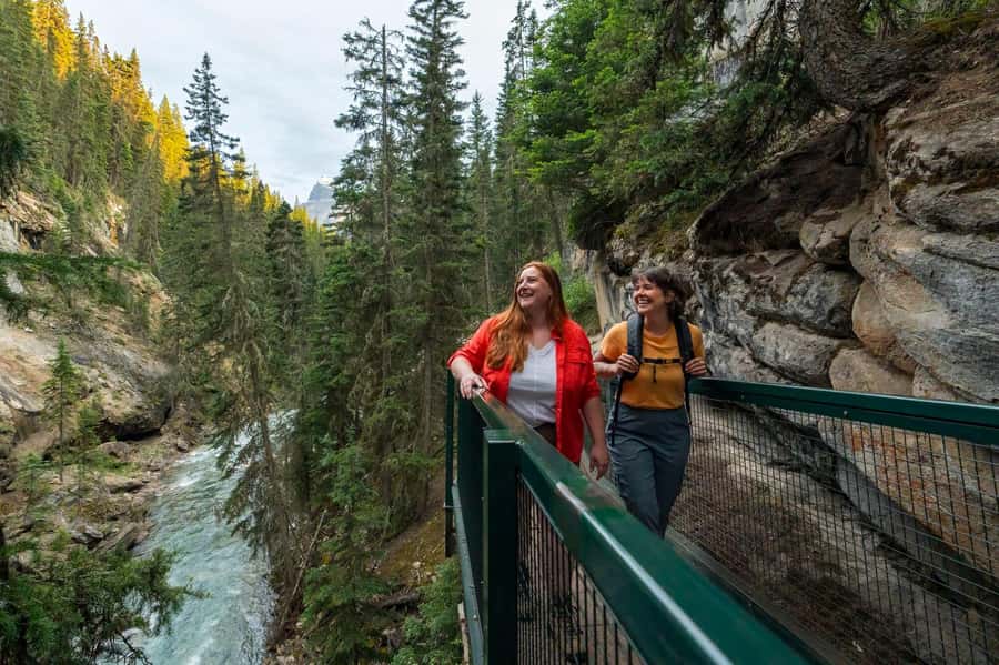 Lake Louise,Moraine Lake,Yoho NP,Johnston Canyon & BanffTour - Key points to know before booking
