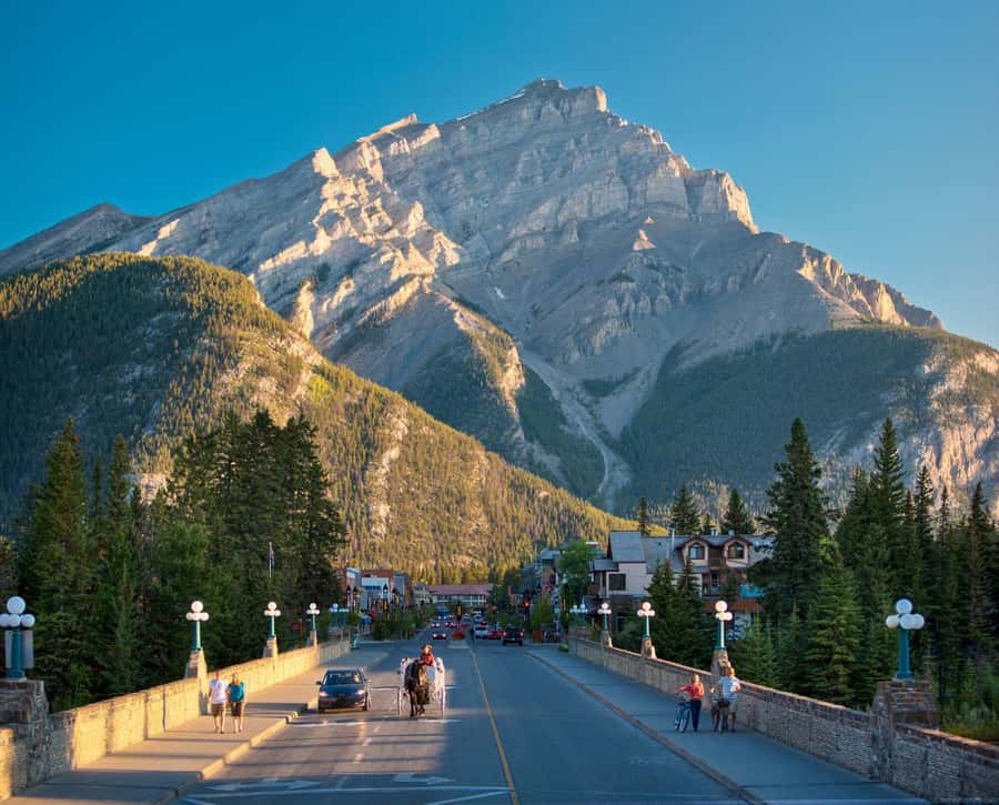 Lake Louise,Moraine Lake,Yoho NP,Johnston Canyon & BanffTour - The guide can shape the whole day