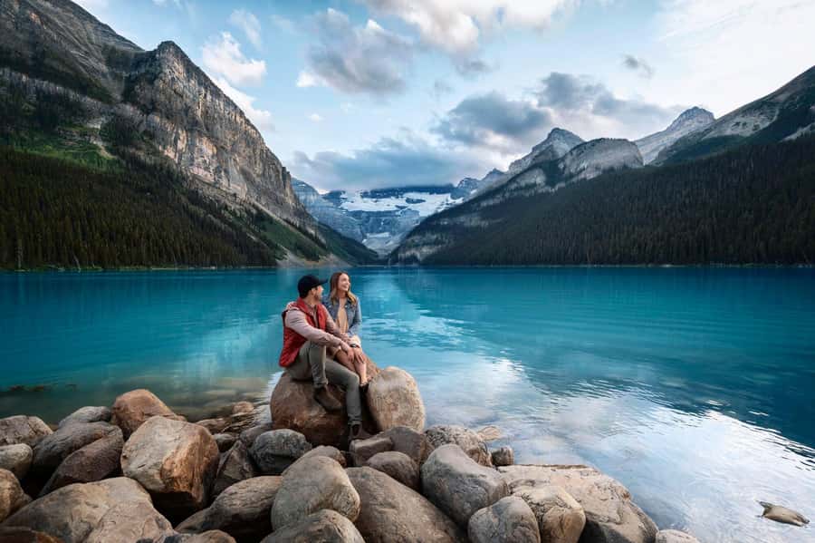 Lake Louise,Moraine Lake,Yoho NP,Johnston Canyon & BanffTour - Lake Louise gives you the classic opening view