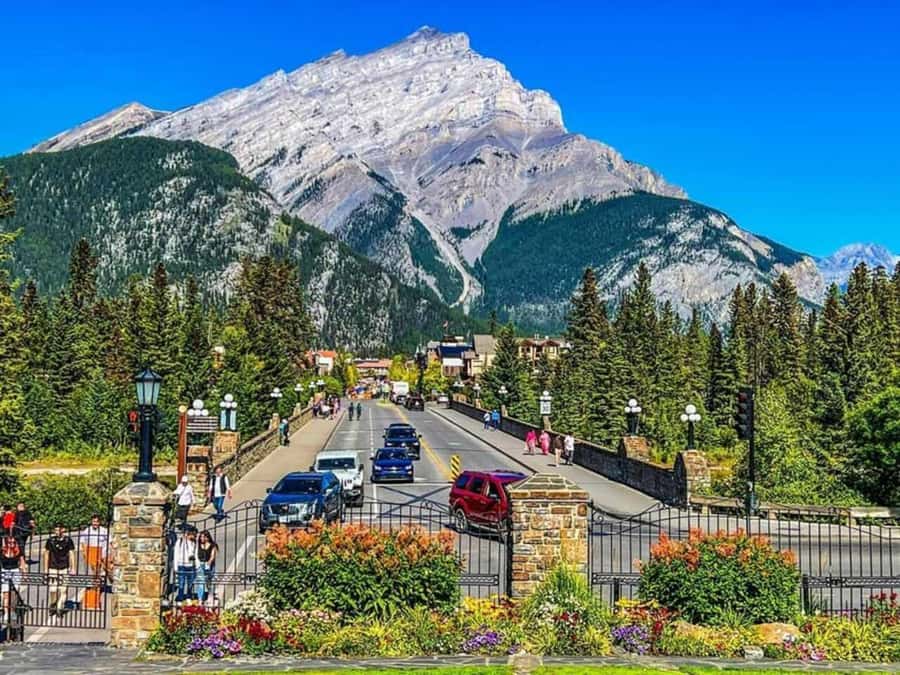 Lake Minnewanka, Lake, Louise, Johnson Lake & Banff Gondola - Lake Minnewanka for broad mountain views