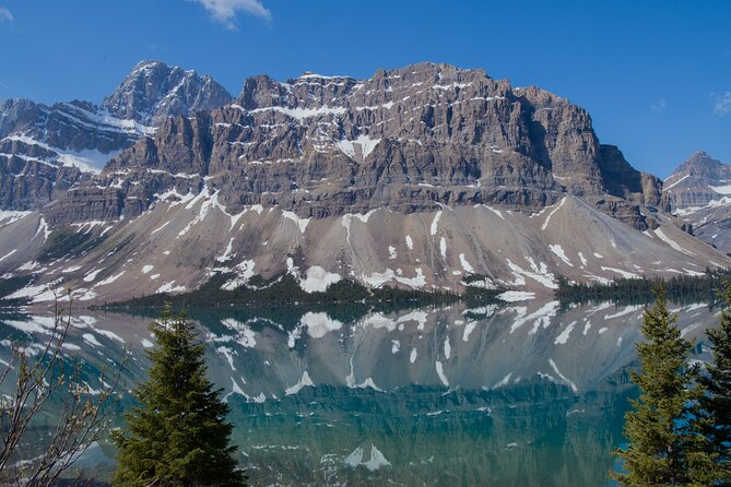 Lake View Tour-Lake Moraine, Louise, Emerald, Peyto, Vermillion - A practical break at Lake Louise village