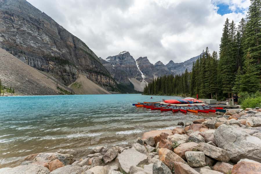 Lakes Moraine, Louise, Emerald, Johnston Canyon & Yoho Tour - Emerald Lake and Natural Bridge bring more variety