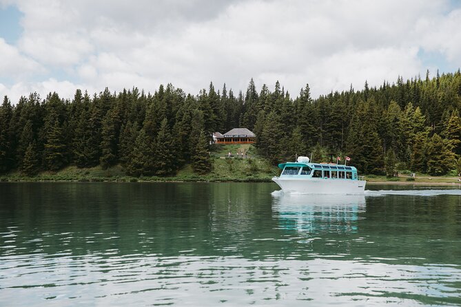 Maligne Lake Cruise - What you learn while crossing Maligne Lake