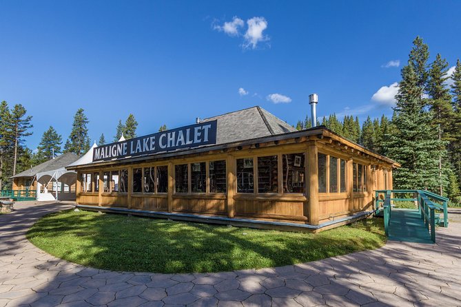 Maligne Lake Cruise - Fifteen minutes at Spirit Island